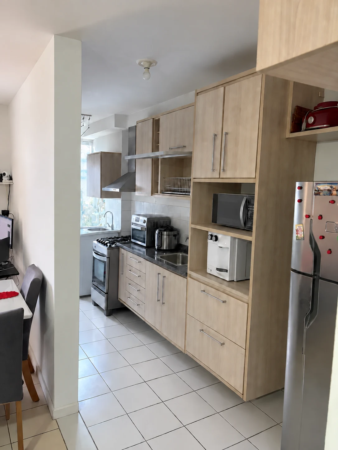 Cozinha com armários planejados